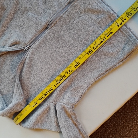 NWT WOMEN'S ZIP UP SWEATER - Picture 9 of 11